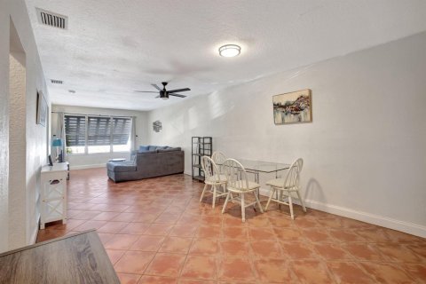 Condo in Fort Lauderdale, Florida, 2 bedrooms  № 2262910 - photo 27