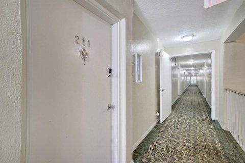 Condo in Fort Lauderdale, Florida, 2 bedrooms  № 2262910 - photo 23