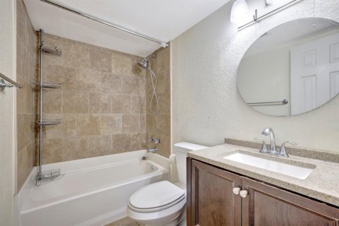 Condo in Fort Lauderdale, Florida, 2 bedrooms  № 2262910 - photo 19