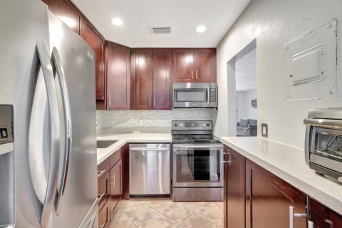 Condo in Fort Lauderdale, Florida, 2 bedrooms  № 2262910 - photo 7
