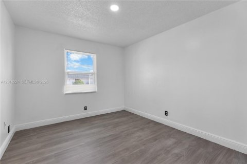 Townhouse in North Lauderdale, Florida 3 bedrooms, 148.46 sq.m. № 2078500 - photo 27