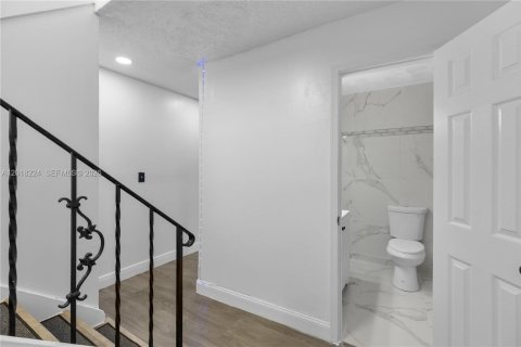Townhouse in North Lauderdale, Florida 3 bedrooms, 148.46 sq.m. № 2078500 - photo 12