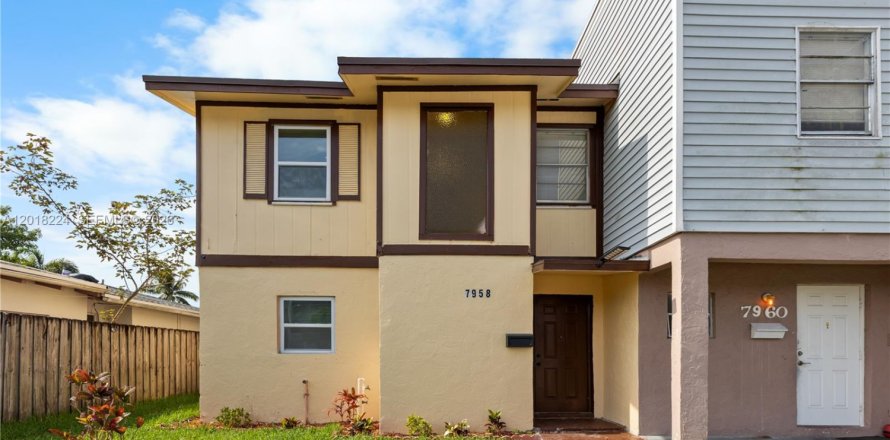 Townhouse in North Lauderdale, Florida 3 bedrooms, 148.46 sq.m. № 2078500