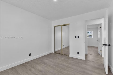 Townhouse in North Lauderdale, Florida 3 bedrooms, 148.46 sq.m. № 2078500 - photo 25