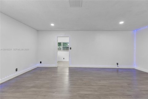 Townhouse in North Lauderdale, Florida 3 bedrooms, 148.46 sq.m. № 2078500 - photo 7