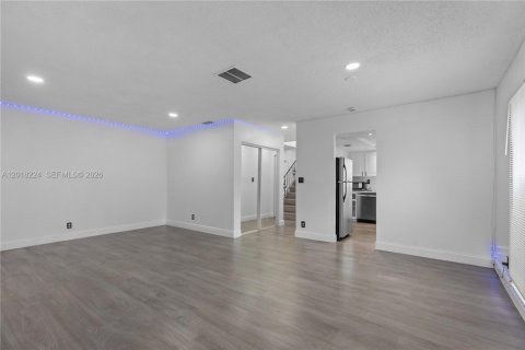 Townhouse in North Lauderdale, Florida 3 bedrooms, 148.46 sq.m. № 2078500 - photo 10