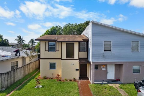 Townhouse in North Lauderdale, Florida 3 bedrooms, 148.46 sq.m. № 2078500 - photo 3