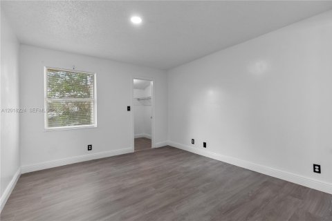 Townhouse in North Lauderdale, Florida 3 bedrooms, 148.46 sq.m. № 2078500 - photo 21