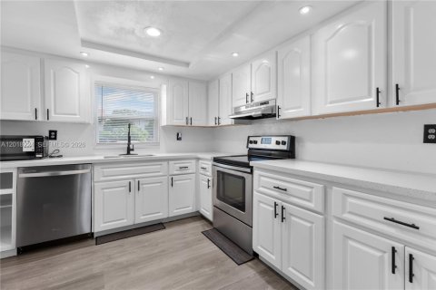Townhouse in North Lauderdale, Florida 3 bedrooms, 148.46 sq.m. № 2078500 - photo 17