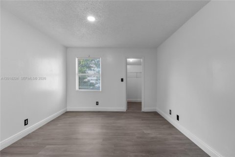 Townhouse in North Lauderdale, Florida 3 bedrooms, 148.46 sq.m. № 2078500 - photo 22
