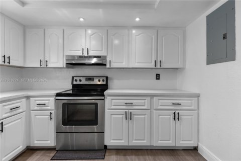 Townhouse in North Lauderdale, Florida 3 bedrooms, 148.46 sq.m. № 2078500 - photo 19