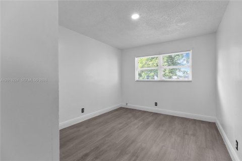 Townhouse in North Lauderdale, Florida 3 bedrooms, 148.46 sq.m. № 2078500 - photo 28