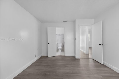 Townhouse in North Lauderdale, Florida 3 bedrooms, 148.46 sq.m. № 2078500 - photo 24