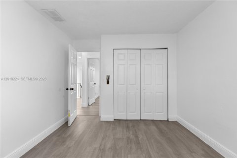 Townhouse in North Lauderdale, Florida 3 bedrooms, 148.46 sq.m. № 2078500 - photo 30