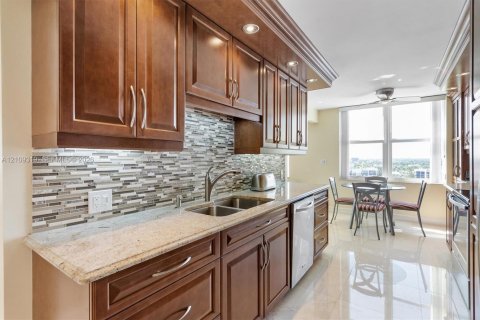 Copropriété à vendre à Hollywood, Floride: 2 chambres, 173.54 m2 № 2428390 - photo 10