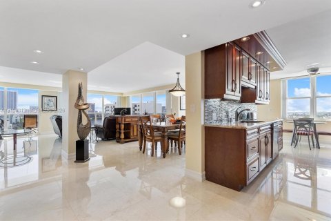 Copropriété à vendre à Hollywood, Floride: 2 chambres, 173.54 m2 № 2428390 - photo 6