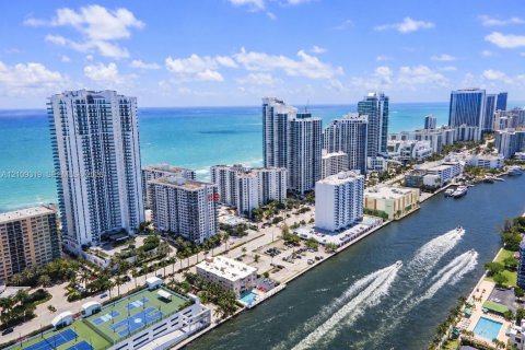 Condo à Hollywood, Floride, 2 chambres № 2428390