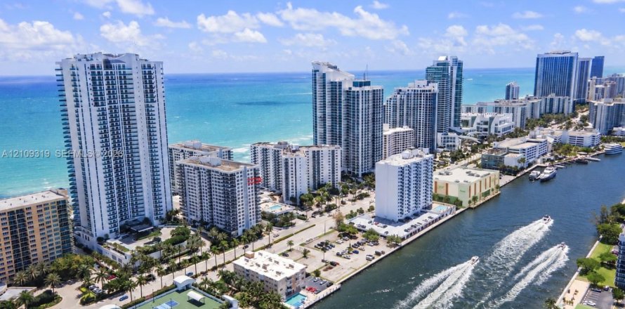 Condo à Hollywood, Floride, 2 chambres № 2428390