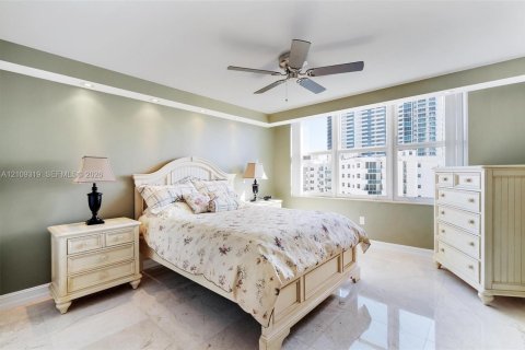 Copropriété à vendre à Hollywood, Floride: 2 chambres, 173.54 m2 № 2428390 - photo 15