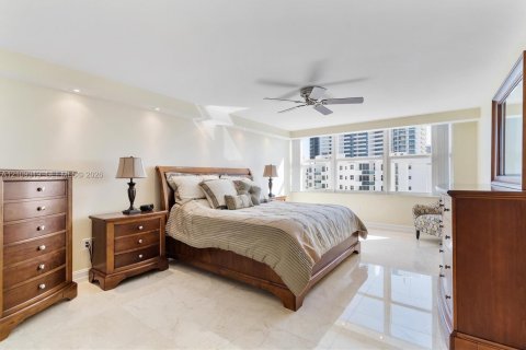Copropriété à vendre à Hollywood, Floride: 2 chambres, 173.54 m2 № 2428390 - photo 12