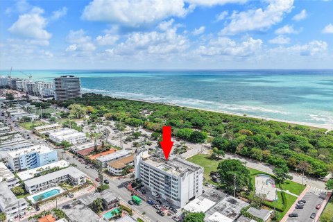Condo in Miami Beach, Florida, 1 bedroom  № 2060349 - photo 20