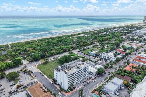 Condo in Miami Beach, Florida, 1 bedroom  № 2060349 - photo 24