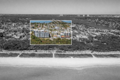 Купить кондоминиум в Майами-Бич, Флорида 1 спальня, 80.27м2, № 2060349 - фото 1