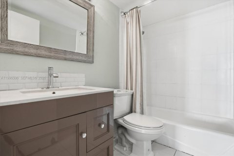 Купить кондоминиум в Майами-Бич, Флорида 1 спальня, 80.27м2, № 2060349 - фото 15