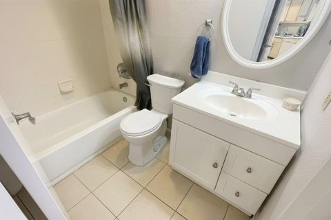 Condo in Orlando, Florida, 2 bedrooms  № 2211401 - photo 9