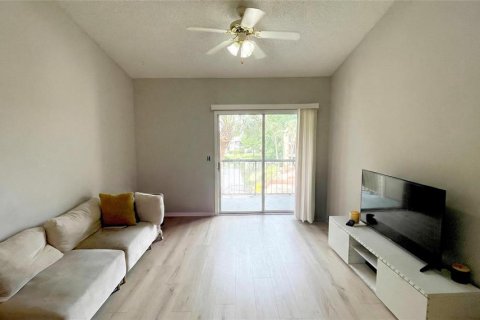 Condo in Orlando, Florida, 2 bedrooms  № 2211401 - photo 2