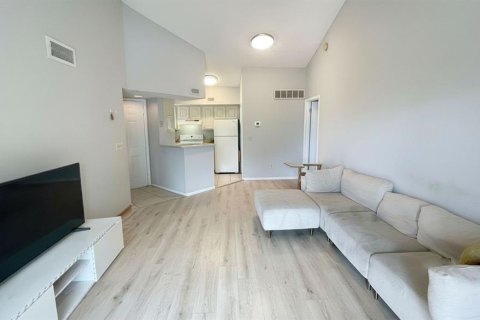 Condo in Orlando, Florida, 2 bedrooms  № 2211401 - photo 3