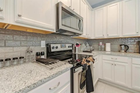 House in Kissimmee, Florida 9 bedrooms, 385.54 sq.m. № 1879611 - photo 6