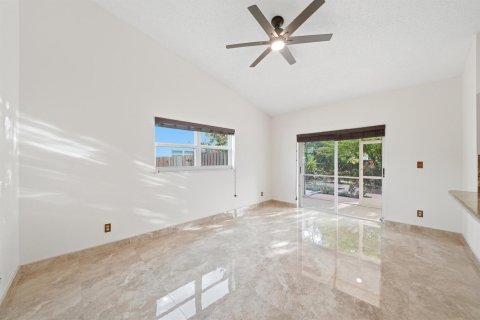 Villa ou maison à vendre à Davie, Floride: 3 chambres, 148.36 m2 № 2087421 - photo 14