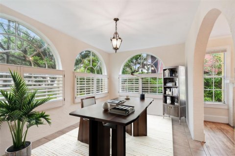 House in Saint Petersburg, Florida 3 bedrooms, 242.47 sq.m. № 1773189 - photo 5
