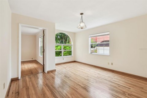 House in Saint Petersburg, Florida 3 bedrooms, 242.47 sq.m. № 1773189 - photo 21