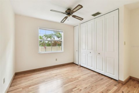 House in Saint Petersburg, Florida 3 bedrooms, 242.47 sq.m. № 1773189 - photo 23