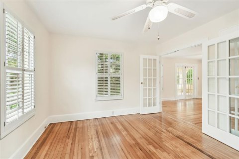 House in Saint Petersburg, Florida 3 bedrooms, 242.47 sq.m. № 1773189 - photo 29