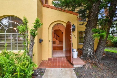 House in Saint Petersburg, Florida 3 bedrooms, 242.47 sq.m. № 1773189 - photo 9