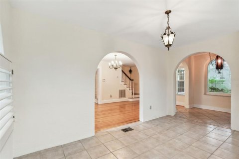 House in Saint Petersburg, Florida 3 bedrooms, 242.47 sq.m. № 1773189 - photo 12
