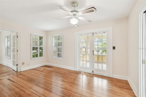 House in Saint Petersburg, Florida 3 bedrooms, 242.47 sq.m. № 1773189 - photo 26