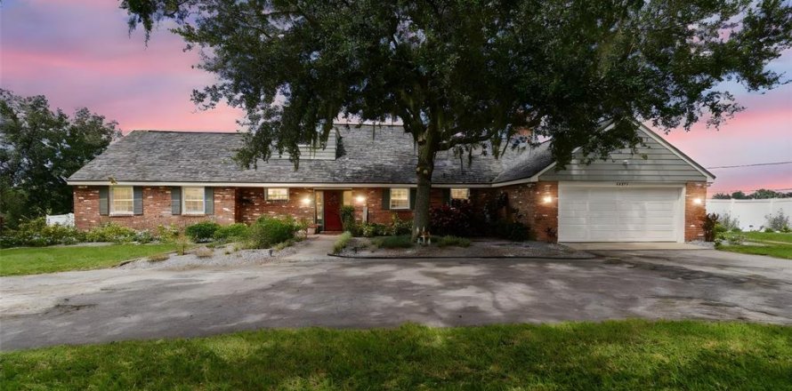 Casa en San Antonio, Florida 5 dormitorios, 334.45 m2 № 1900189