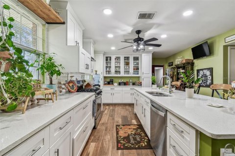 Casa en venta en San Antonio, Florida, 5 dormitorios, 334.45 m2 № 1900189 - foto 17