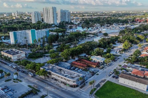 Commercial property in Miami, Florida № 1763663 - photo 2
