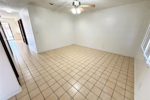 Villa ou maison à vendre à Tampa, Floride: 3 chambres, 111.85 m2 № 2278080 - photo 3