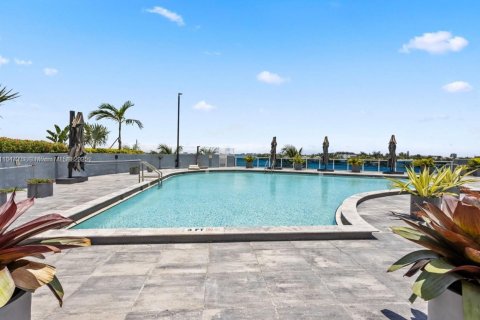 Condo in North Bay Village, Florida, 2 bedrooms  № 1849165 - photo 2