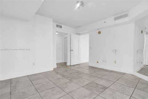 Купить кондоминиум в Норт-Бей-Виллидж, Флорида 2 спальни, 113.43м2, № 1849165 - фото 28