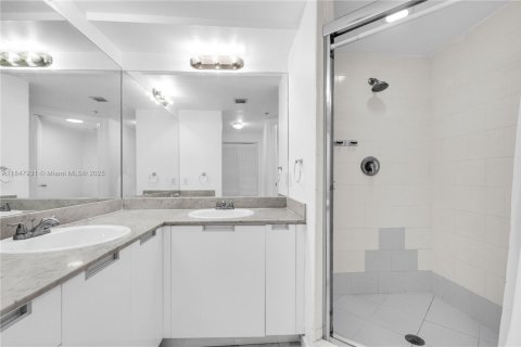 Купить кондоминиум в Норт-Бей-Виллидж, Флорида 2 спальни, 113.43м2, № 1849165 - фото 30