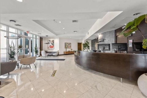 Condo in North Bay Village, Florida, 2 bedrooms  № 1849165 - photo 8