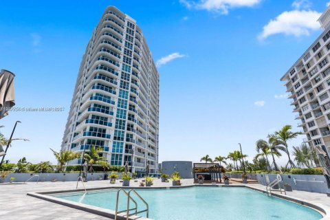 Condo in North Bay Village, Florida, 2 bedrooms  № 1849165 - photo 1