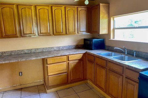 House in Tampa, Florida 3 bedrooms, 165.46 sq.m. № 2121959 - photo 8